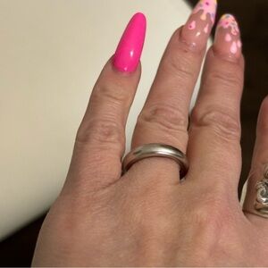 Kendra Scot matte silver tone ring size 7